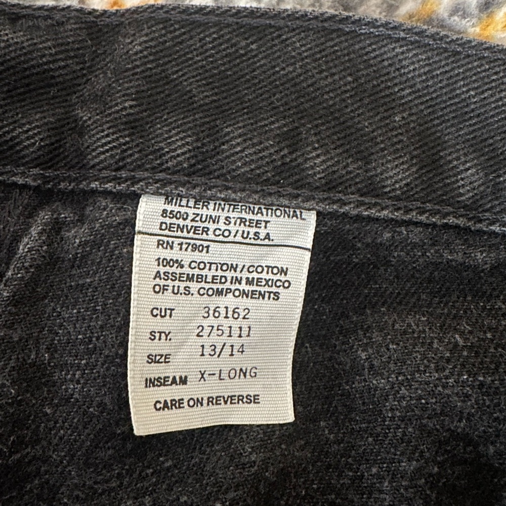 I’m selling a pair of Rocky Mountain black denim pants!